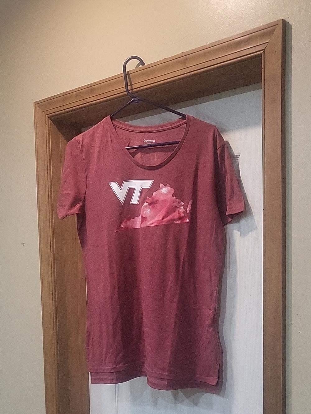 VT Graphic Tee in Maroon Medium